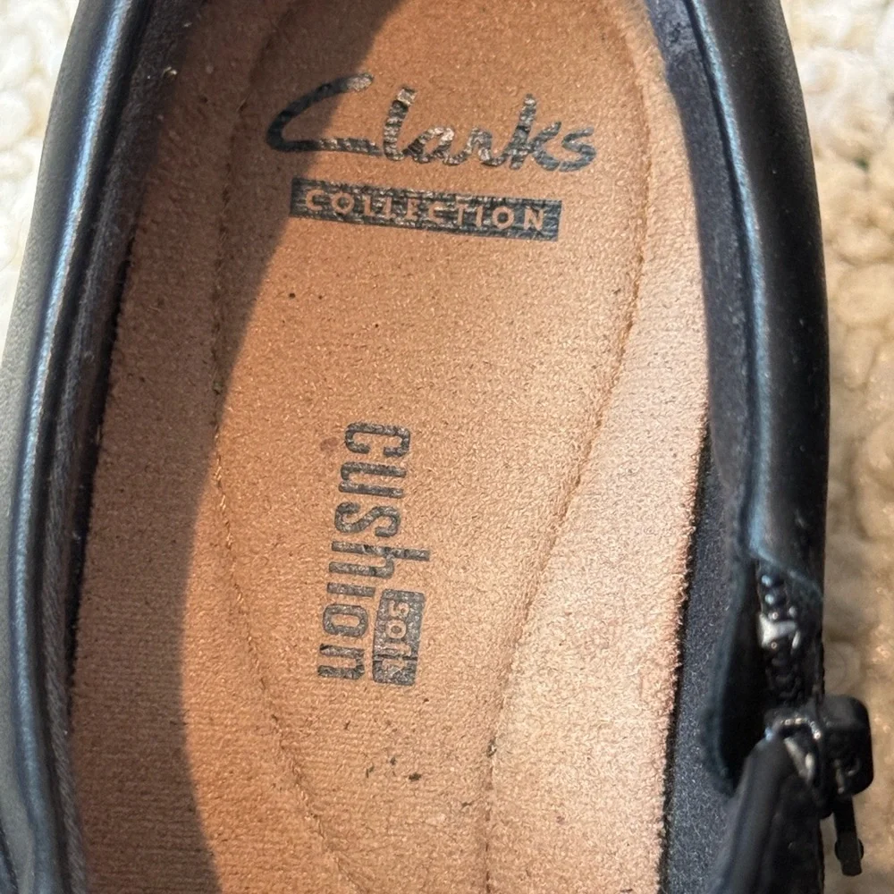 Clarks Black Leather Women’s Comfort Bootie Size 8